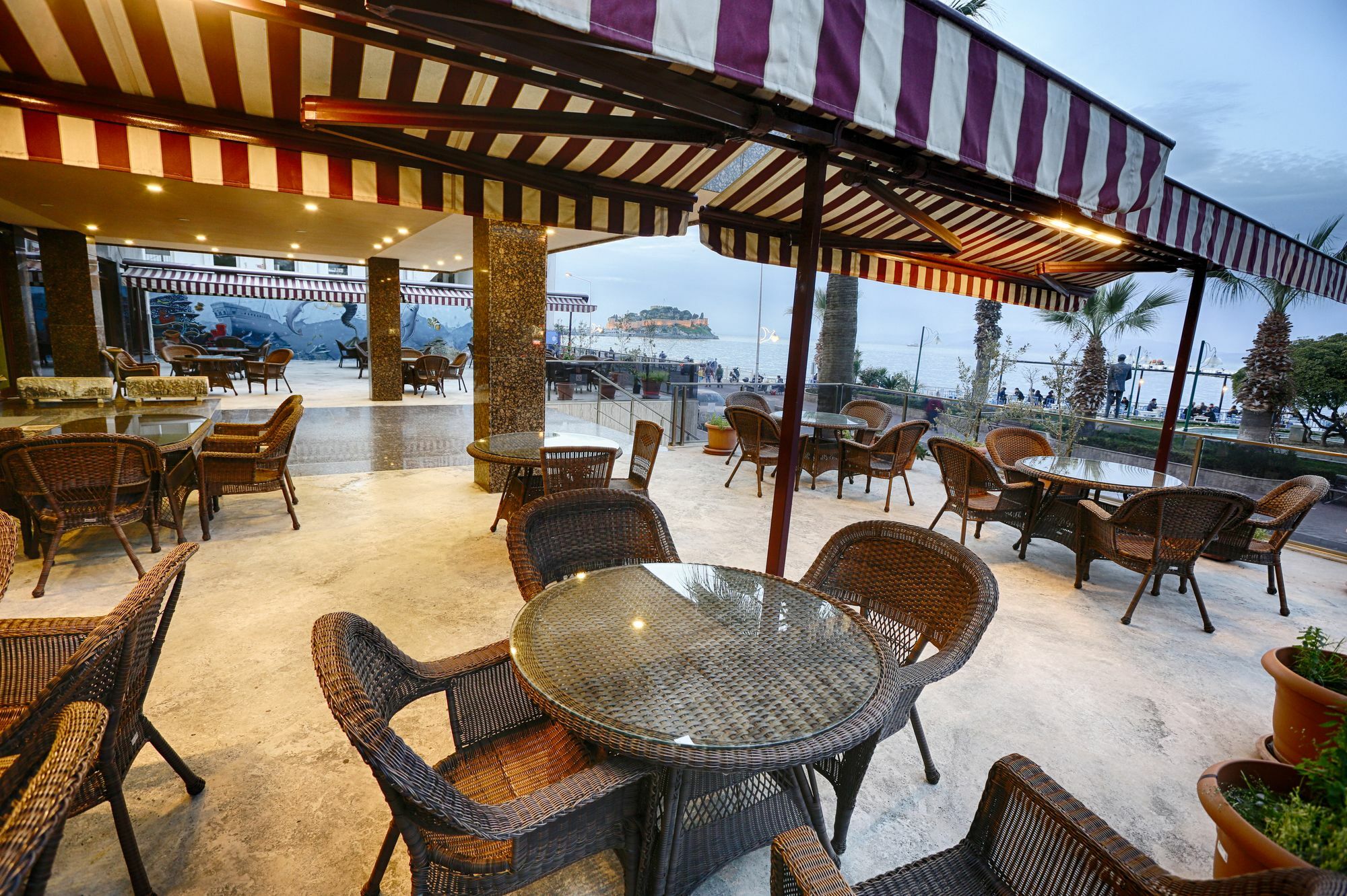 Kayhanbey Hotel Kusadası Extérieur photo